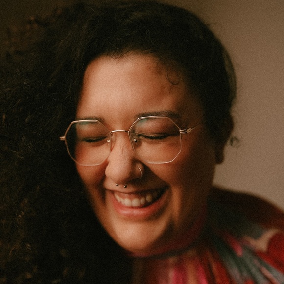 Meet your Posher, Leah - Picture 3 of 3